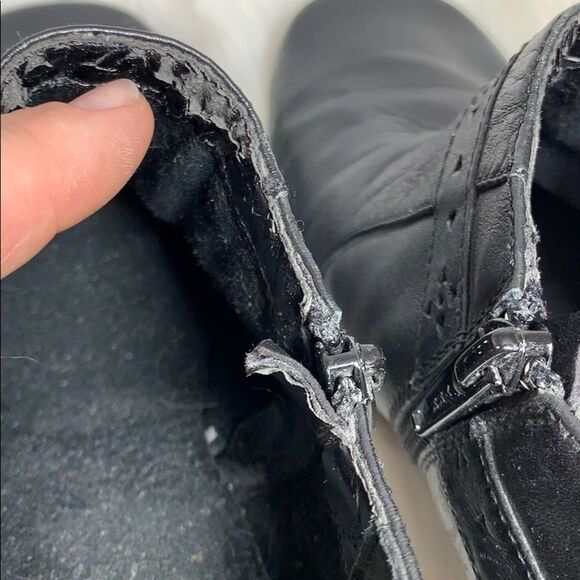 Clarks Tempe Black Leather Side Zip Booties Size 9 - Picture 4 of 8